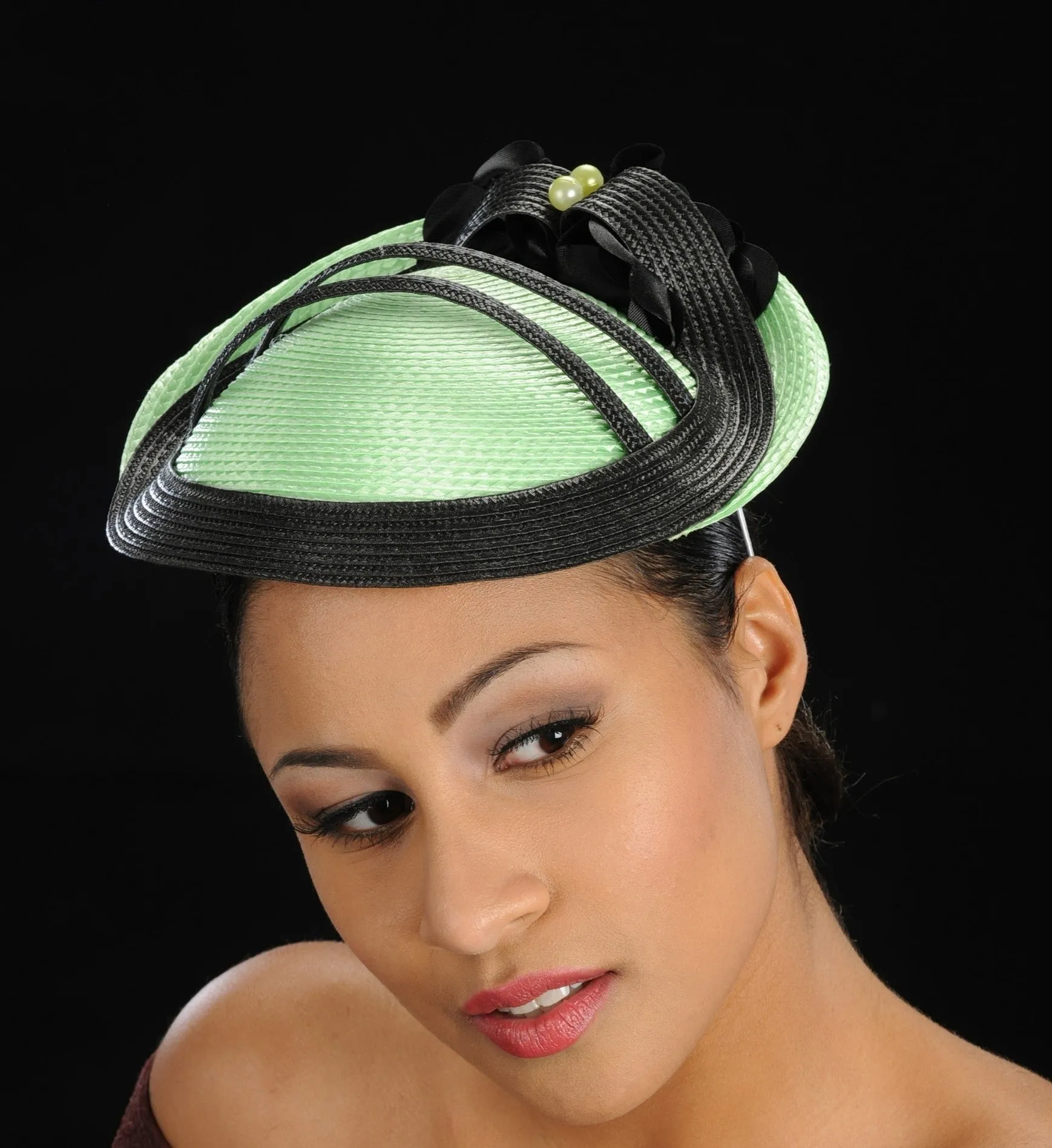 F22091-Mint green and black fascinator